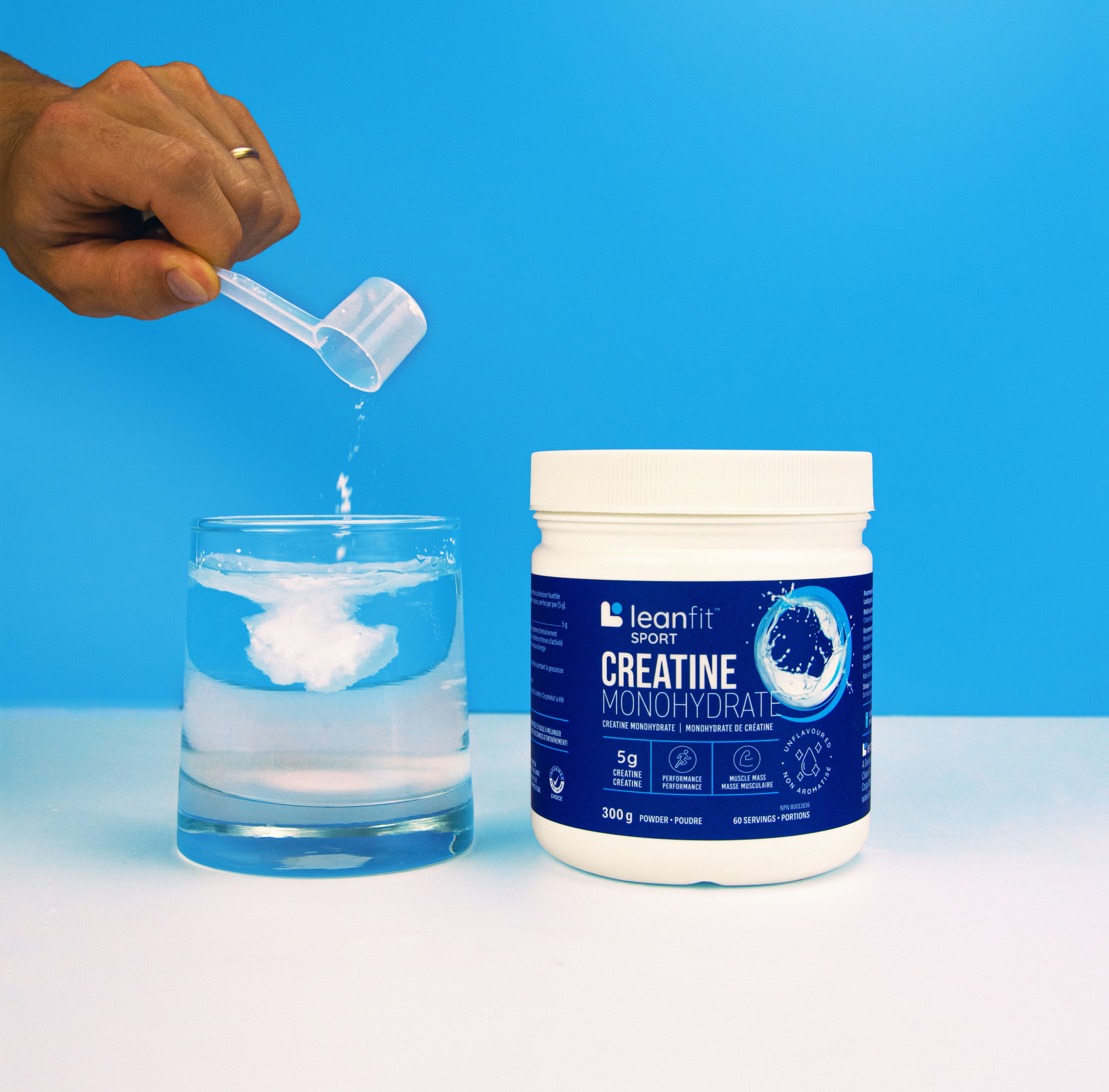 creatine_blue_background.jpg__PID:56d320e5-0b20-4eeb-a636-2f396af1bba8